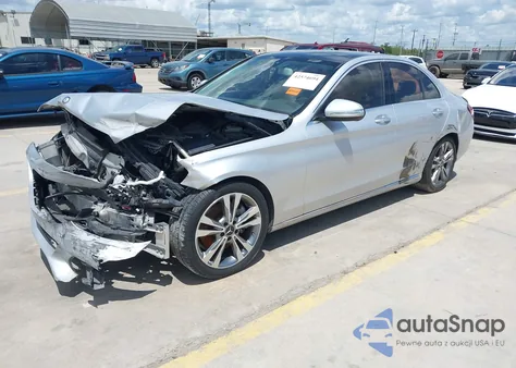 2015 Mercedes-Benz C 300 Luxury/Sport из США, поврежденный, VIN 55SWF4JB1FU074097